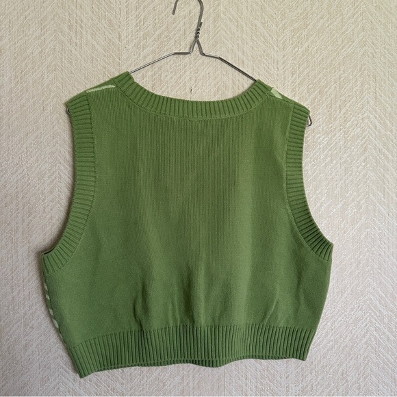 NWT Divided Green Zebra Striped Cropped Sweater Vest Large - Picture 2 of 9